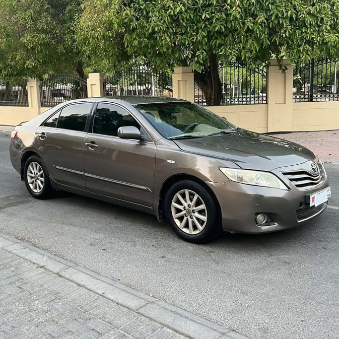 Подержанный ⁦Toyota Camry VI (XV40) Рестайлинг, 2.4 л, 2010⁩ в Бахрейн, Ар Рифа‘ от Auto Avenue cars Серый цвет.  | AUTO.AE | Объявление #291163