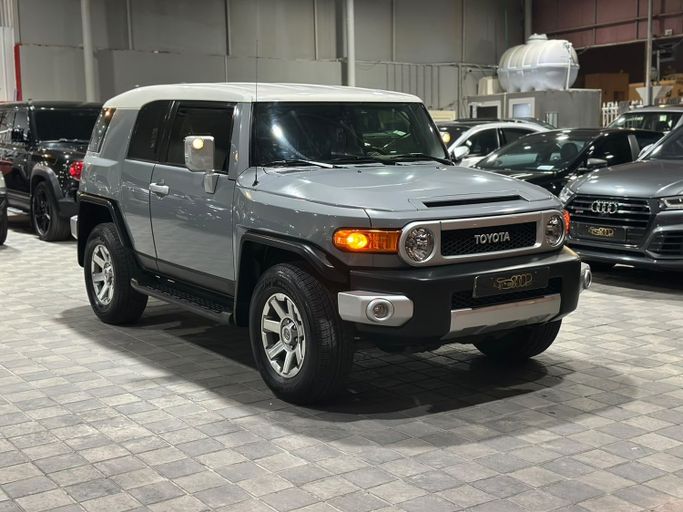 Used ⁦Toyota FJ Cruiser, 4.0 l, 2020⁩ in Bahrain, Ar Rifā‘ by Scoop Cars, Silver color. GCC Specs | AUTO.AE | Listing #287862