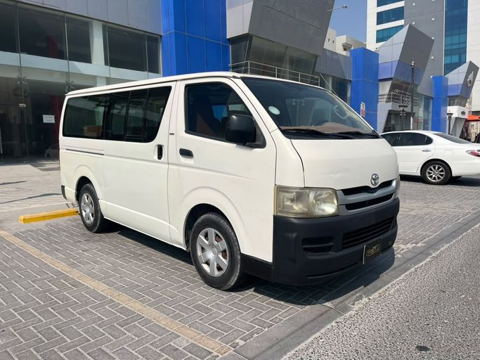 مستعملة ⁦Toyota HiAce H200، 2.7 l، 2009⁩ في في البحرين, الرفاع من Scoop Cars، اللون أبيض. مواصفات الخليج | AUTO.AE | إعلان #287855