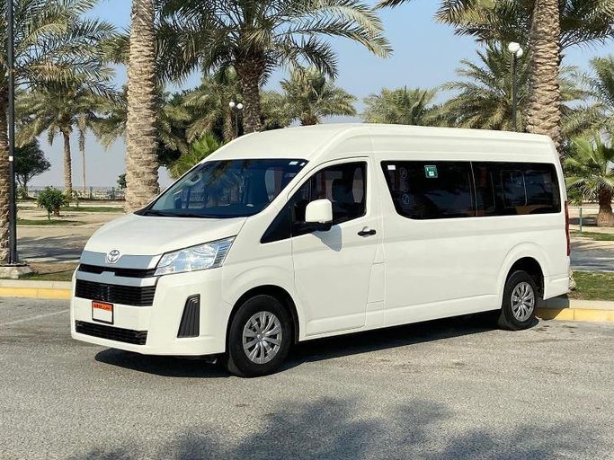 مستعملة ⁦Toyota HiAce H300، 3.5 l، 2022⁩ في في البحرين, الرفاع من Howar showroom، اللون أبيض. مواصفات الخليج | AUTO.AE | إعلان #293730