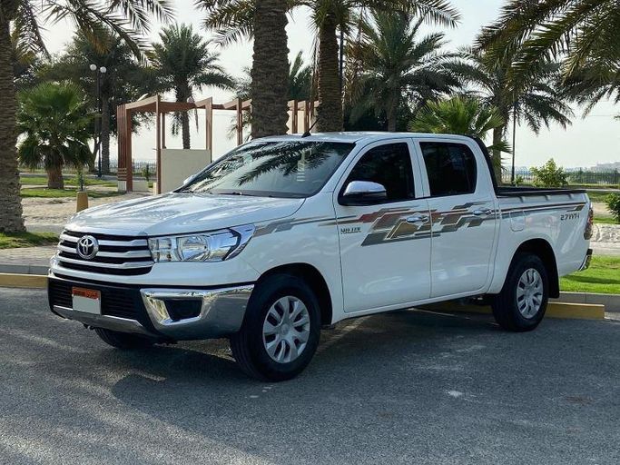 Used ⁦Toyota Hilux VIII, 2.7 l, 2018⁩ in Bahrain, Ar Rifā‘ by Howar showroom, White color. GCC Specs | AUTO.AE | Listing #292469
