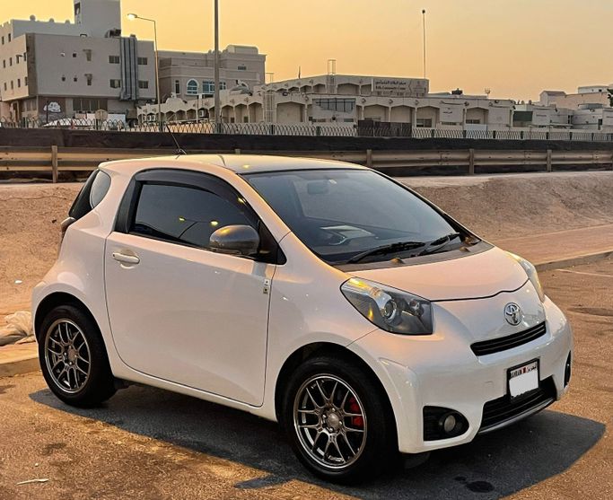 مستعملة ⁦Toyota iQ، 1.3 l، 2013⁩ في في البحرين, الرفاع من alhoot class showroom، اللون أبيض.  | AUTO.AE | إعلان #291066