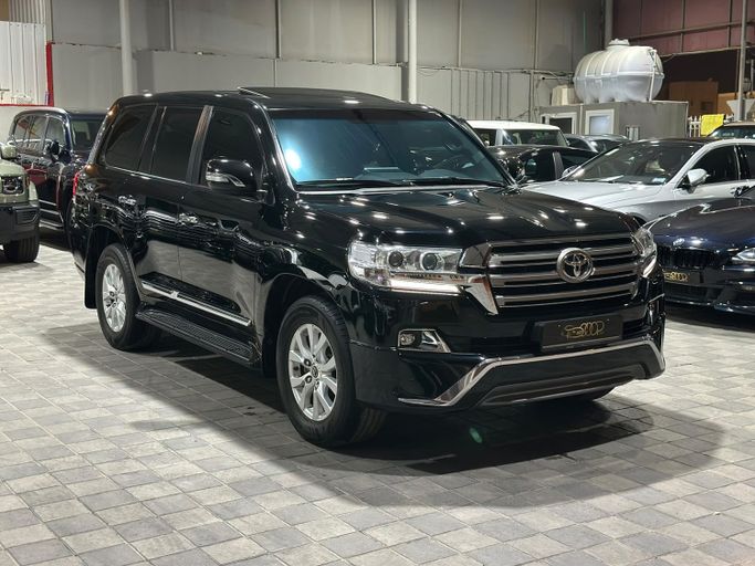 Used ⁦Toyota Land Cruiser 200 Series Facelift 2, 4.6 l, 2018⁩ in Bahrain, Ar Rifā‘ by Scoop Cars, Black color. GCC Specs | AUTO.AE | Listing #287856