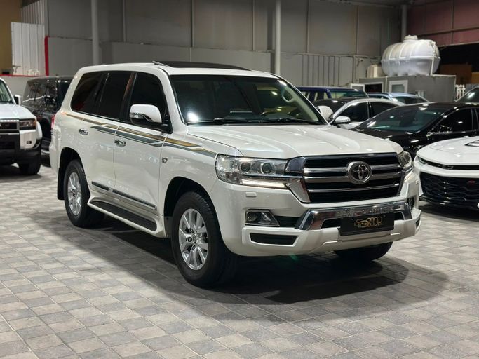 Подержанный ⁦Toyota Land Cruiser 200 Series Рестайлинг 2, 4.6 л, 2018⁩ в Бахрейн, Ар Рифа‘ от Scoop Cars Белый цвет. GCC | AUTO.AE | Объявление #290403