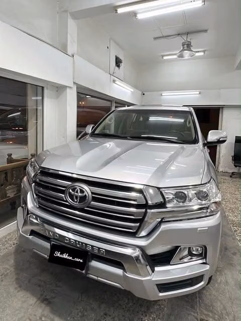 مستعملة ⁦Toyota Land Cruiser 200 Series 200 Series Facelift 2، 4.6 l، 2021⁩ في في البحرين, الرفاع من Shaikhan Cars، اللون فضي.  | AUTO.AE | إعلان #290417