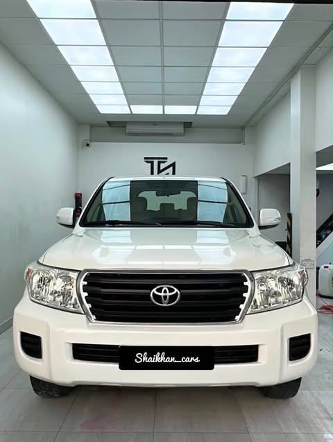 Подержанный ⁦Toyota Land Cruiser 200 Series Рестайлинг 1, 4.5 л, 2014⁩ в Бахрейн, Ар Рифа‘ от Shaikhan Cars Белый цвет.  | AUTO.AE | Объявление #290421