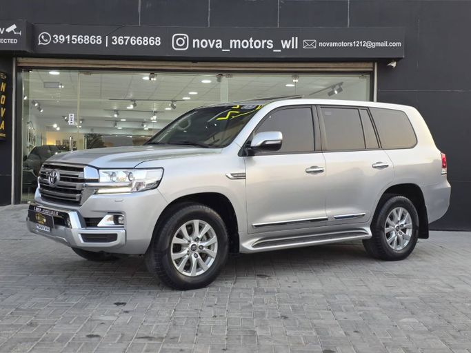 Подержанный ⁦Toyota Land Cruiser 200 Series Рестайлинг 2, 4.0 л, 2021⁩ в Бахрейн, Ар Рифа‘ от Nova Motors Серебристый цвет.  | AUTO.AE | Объявление #290750