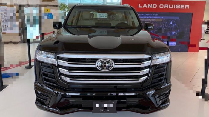 جديدة ⁦Toyota Land Cruiser السلسلة 300، 4.0 l، 2022⁩ في في البحرين, الرفاع من alhoot class showroom، اللون أسود.  | AUTO.AE | إعلان #291054