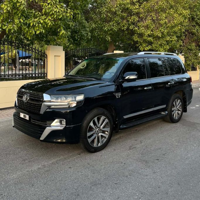 Подержанный ⁦Toyota Land Cruiser 200 Series Рестайлинг 2, 5.7 л, 2016⁩ в Бахрейн, Ар Рифа‘ от Auto Avenue cars Черный цвет.  | AUTO.AE | Объявление #291205