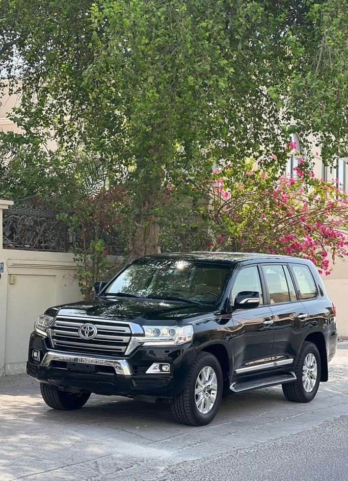 Used ⁦Toyota Land Cruiser 200 Series Facelift 2, 5.7 l, 2016⁩ in Bahrain, Ar Rifā‘ by alhoot class showroom, Black color.  | AUTO.AE | Listing #292531