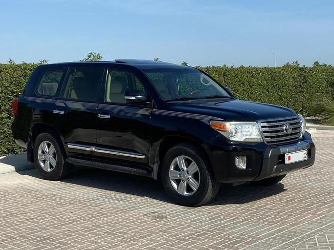 Used ⁦Toyota Land Cruiser 200 Series Facelift 1, 5.7 l, 2012⁩ in Bahrain, Ar Rifā‘ by Howar showroom, Black color. GCC Specs | AUTO.AE | Listing #293559