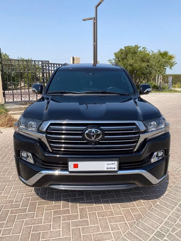 مستعملة ⁦Toyota Land Cruiser 200 Series 200 Series Facelift 2، 5.7 l، 2017⁩ في في البحرين, الرفاع من Howar showroom، اللون أسود. مواصفات الخليج | AUTO.AE | إعلان #293782
