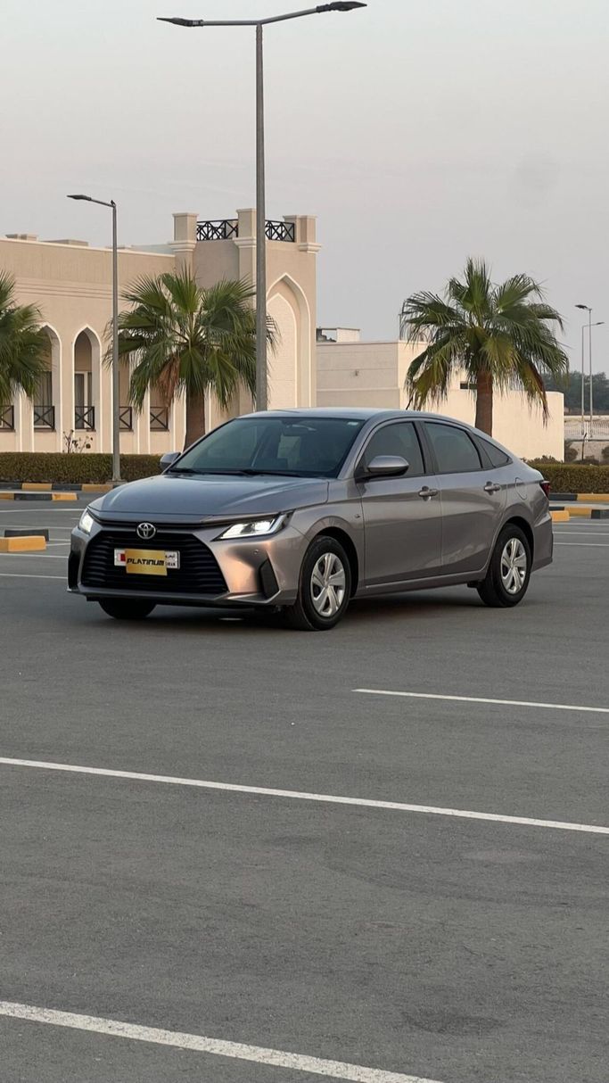 Подержанный ⁦Toyota Yaris IV (AC100), 1.2 л, 2024⁩ в Бахрейн, Ар Рифа‘ от Platinum Company Car Серый цвет.  | AUTO.AE | Объявление #287647