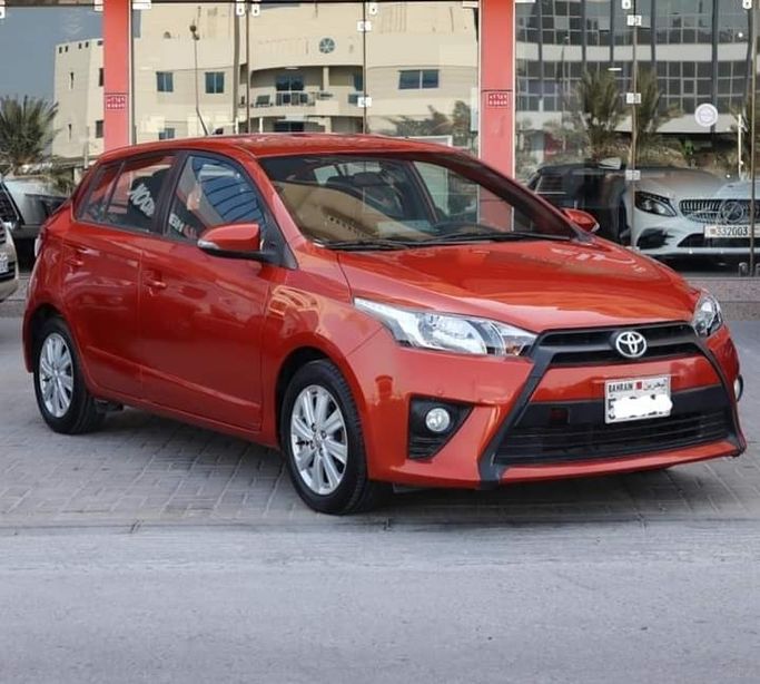 Подержанный ⁦Toyota Yaris XP150, 1.3 л, 2015⁩ в Бахрейн, Ар Рифа‘ от alhoot class showroom Красный цвет.  | AUTO.AE | Объявление #291348