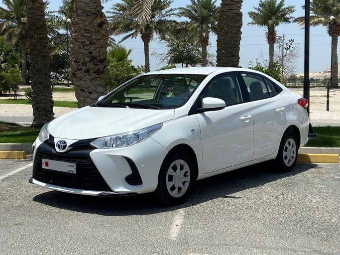 Used ⁦Toyota Yaris IV (AC100), 1.2 l, 2022⁩ in Bahrain, Ar Rifā‘ by Howar showroom, White color. GCC Specs | AUTO.AE | Listing #292501