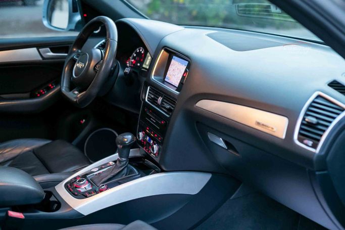 Used Audi Q5 I (8R) Facelift, 3.0 l, 2014 in Bahrain, Manama by Albandar cars, Silver color. GCC Specs | AUTO.AE | Listing #295601 — photo 11 of 12