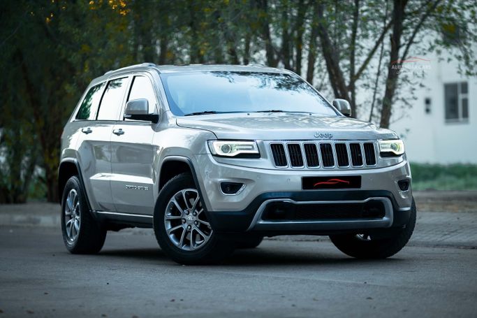 مستعملة Jeep Grand Cherokee عملية فيس ليفت IV (WK2)، 3.6 لتر، 2015 في البحرين، المنامة من Albandar cars، اللون ذهبي. مواصفات الخليج | AUTO.AE | إعلان #296505