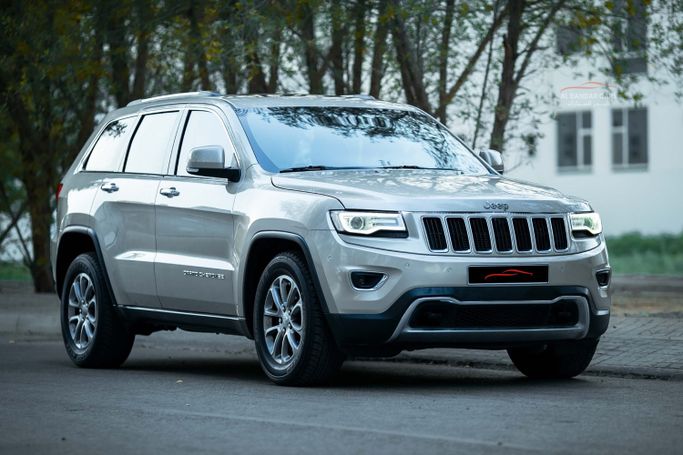 مستعملة Jeep Grand Cherokee عملية فيس ليفت IV (WK2)، 3.6 لتر، 2015 في البحرين، المنامة من Albandar cars، اللون ذهبي. مواصفات الخليج | AUTO.AE | إعلان #296505 — صورة 2 من 12