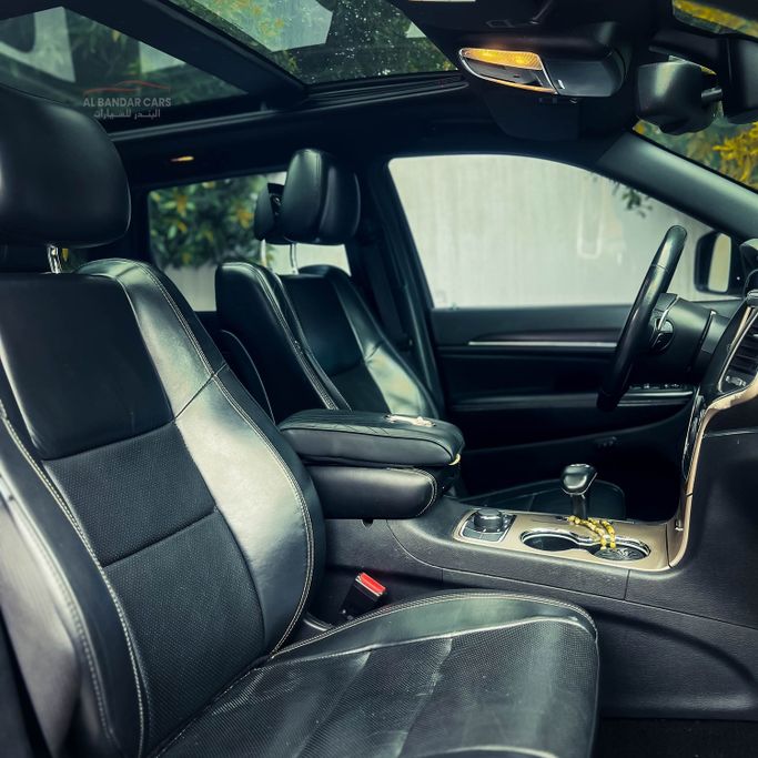 مستعملة Jeep Grand Cherokee عملية فيس ليفت IV (WK2)، 3.6 لتر، 2015 في البحرين، المنامة من Albandar cars، اللون ذهبي. مواصفات الخليج | AUTO.AE | إعلان #296505 — صورة 12 من 12