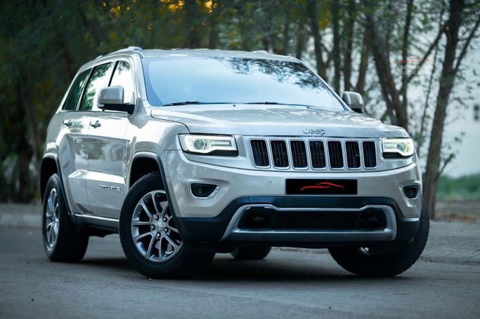 مستعملة Jeep Grand Cherokee عملية فيس ليفت IV (WK2)، 3.6 لتر، 2015 في البحرين، المنامة من Albandar cars، اللون ذهبي. مواصفات الخليج | AUTO.AE | إعلان #296505 — صورة 3 من 12