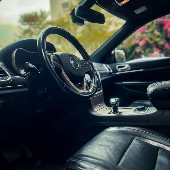 مستعملة Jeep Grand Cherokee عملية فيس ليفت IV (WK2)، 3.6 لتر، 2015 في البحرين، المنامة من Albandar cars، اللون ذهبي. مواصفات الخليج | AUTO.AE | إعلان #296505 — صورة 8 من 12