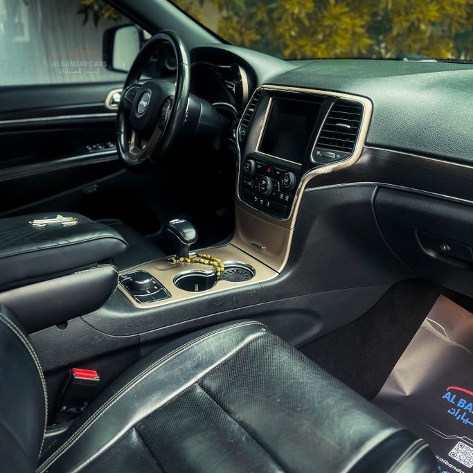 مستعملة Jeep Grand Cherokee عملية فيس ليفت IV (WK2)، 3.6 لتر، 2015 في البحرين، المنامة من Albandar cars، اللون ذهبي. مواصفات الخليج | AUTO.AE | إعلان #296505 — صورة 9 من 12