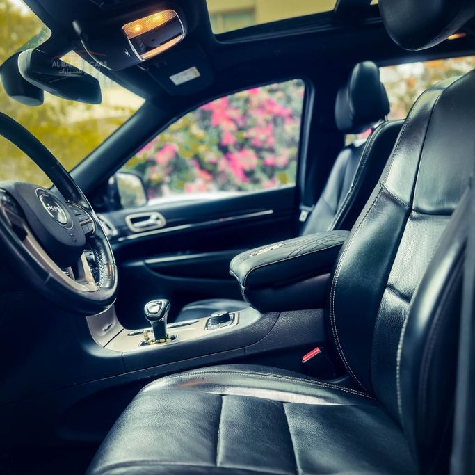 مستعملة Jeep Grand Cherokee عملية فيس ليفت IV (WK2)، 3.6 لتر، 2015 في البحرين، المنامة من Albandar cars، اللون ذهبي. مواصفات الخليج | AUTO.AE | إعلان #296505 — صورة 10 من 12