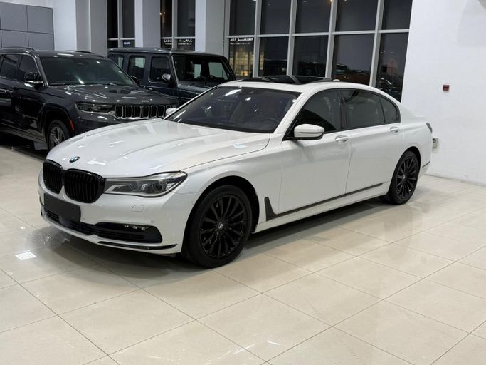 مستعملة ⁦BMW 7 Series 750Li السادس (G11/G12)، 4.4 l، 2016⁩ في في البحرين, سترة من Hamad89 Cars، اللون أبيض.  | AUTO.AE | إعلان #291143