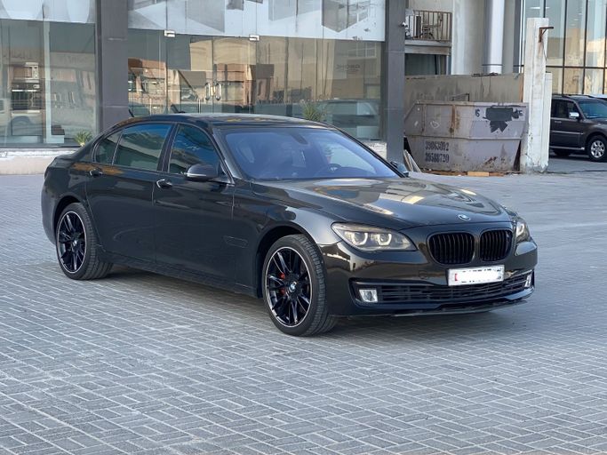 Подержанный ⁦BMW 7 Series 750Li V (F01/F02/F04) Рестайлинг, 4.4 л, 2013⁩ в Бахрейн, Ситра от Hamad89 Cars Черный цвет.  | AUTO.AE | Объявление #291597