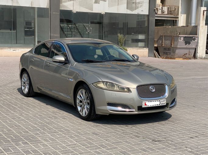 Подержанный ⁦Jaguar XF I Рестайлинг, 3.0 л, 2012⁩ в Бахрейн, Ситра от Hamad89 Cars Золотистый цвет.  | AUTO.AE | Объявление #291141