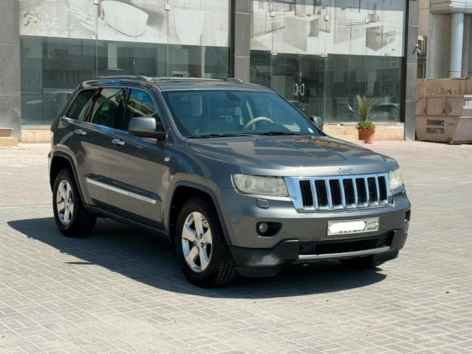 مستعملة ⁦Jeep Grand Cherokee IV (WK2)، 3.6 l، 2012⁩ في في البحرين, سترة من Hamad89 Cars، اللون رمادي.  | AUTO.AE | إعلان #291119