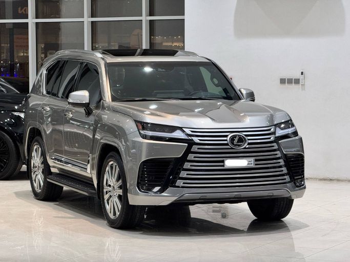مستعملة ⁦Lexus LX 600 رابعاً، 3.4 l، 2023⁩ في في البحرين, سترة من Hamad89 Cars، اللون فضي.  | AUTO.AE | إعلان #291512