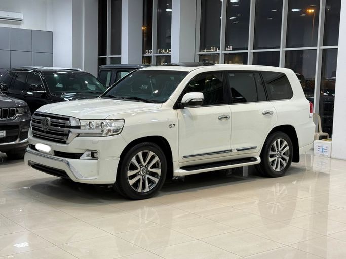 مستعملة ⁦Toyota Land Cruiser 200 Series 200 Series Facelift 2، 5.7 l، 2016⁩ في في البحرين, سترة من Hamad89 Cars، اللون أبيض.  | AUTO.AE | إعلان #291553