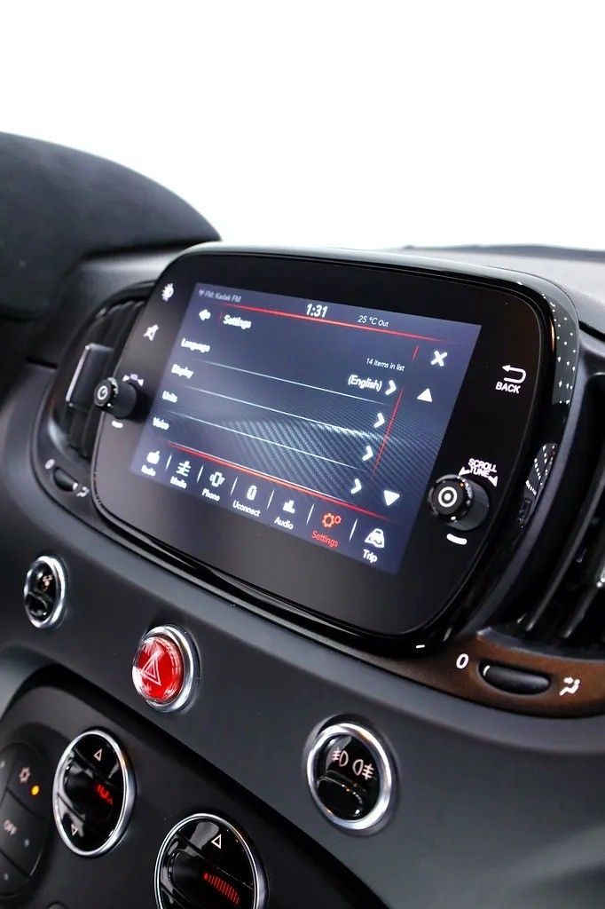 Подержанный Abarth 500 I Рестайлинг, 1.4 л, 2023 в Дубае от Al Faris Motors Оранжевый цвет. GCC | AUTO.AE