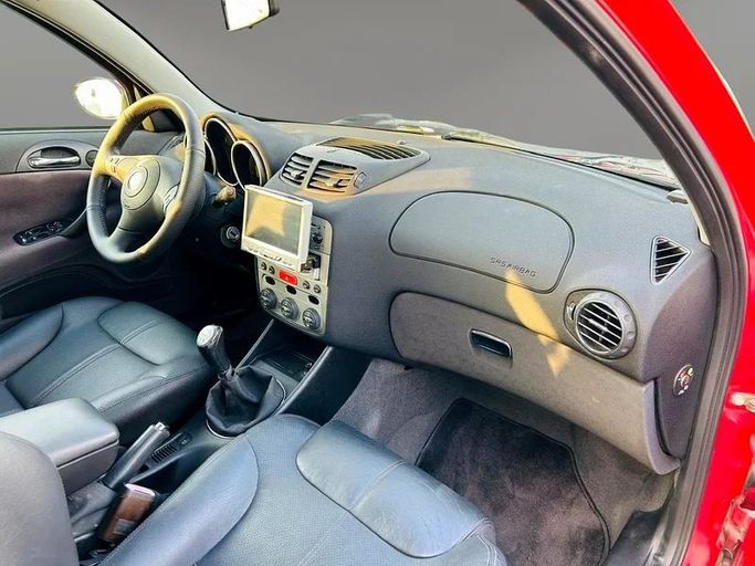 Подержанный Alfa Romeo 147 I, 2.0 л, 2003 в Дубае от Mirza Automobile FZE Красный цвет. Японская | AUTO.AE