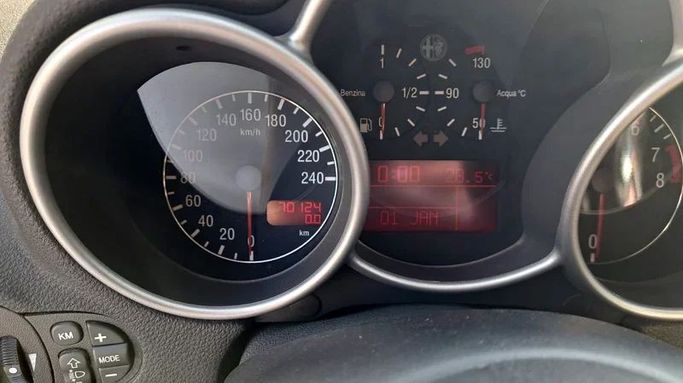 Подержанный Alfa Romeo 147 I, 2.0 л, 2003 в Дубае от Mirza Automobile FZE Красный цвет. Японская | AUTO.AE