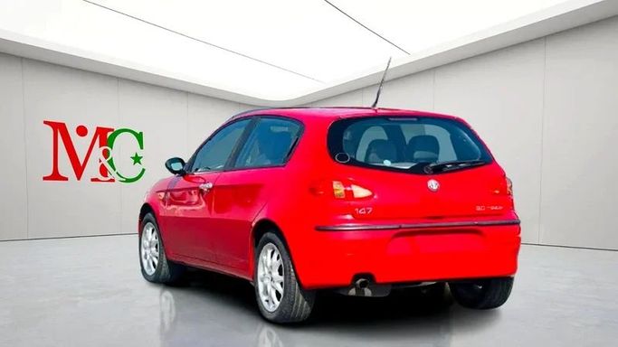 Подержанный Alfa Romeo 147 I, 2.0 л, 2003 в Дубае от Mirza Automobile FZE Красный цвет. Японская | AUTO.AE