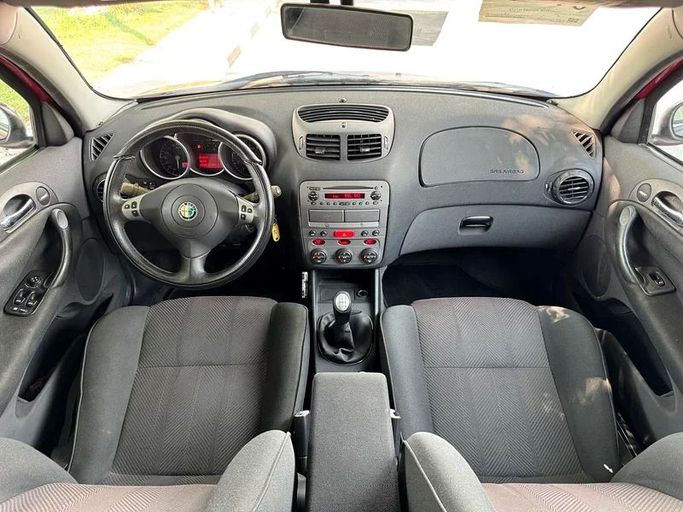 Подержанный Alfa Romeo 147 I, 2.0 л, 2003 в Дубае от Mirza Automobile FZE Красный цвет. Японская | AUTO.AE