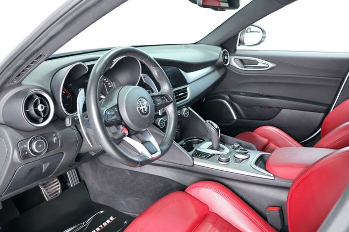 Подержанный Alfa Romeo Giulia II (952) Рестайлинг, 2.0 л, 2023 в Дубае от The Car Superstore Белый цвет. GCC | AUTO.AE