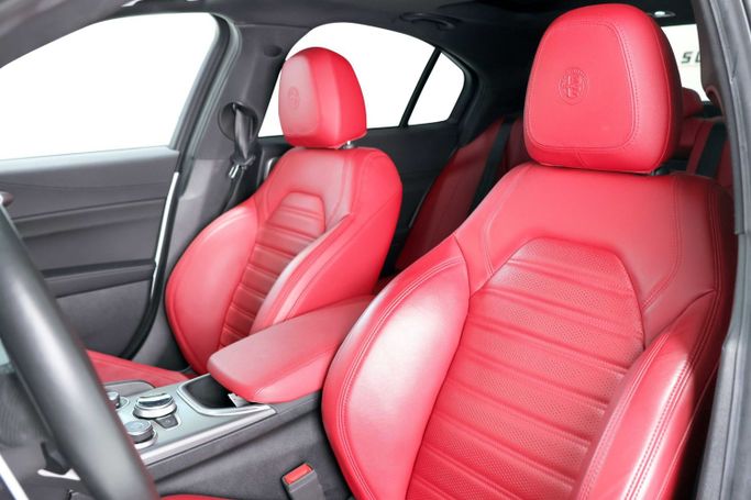 Подержанный Alfa Romeo Giulia II (952) Рестайлинг, 2.0 л, 2023 в Дубае от The Car Superstore Белый цвет. GCC | AUTO.AE