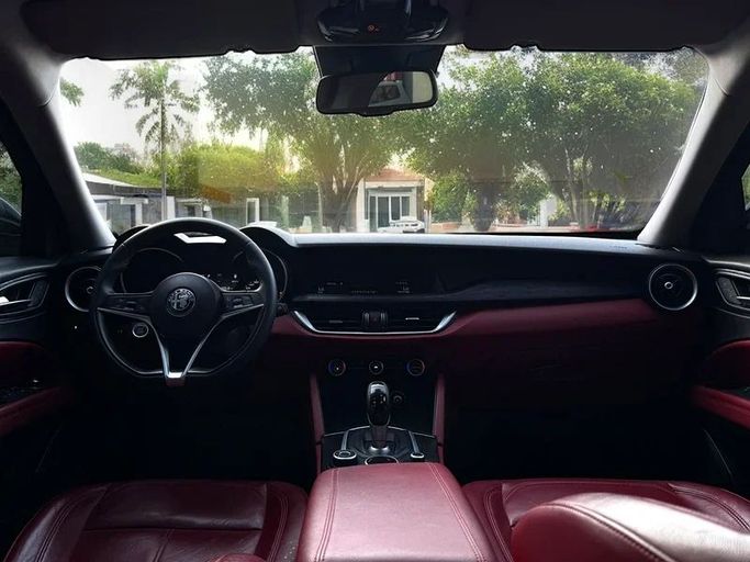 Подержанный Alfa Romeo Stelvio I, 2.0 л, 2019 в Дубае от Andaleeb Cars Черный цвет. GCC | AUTO.AE