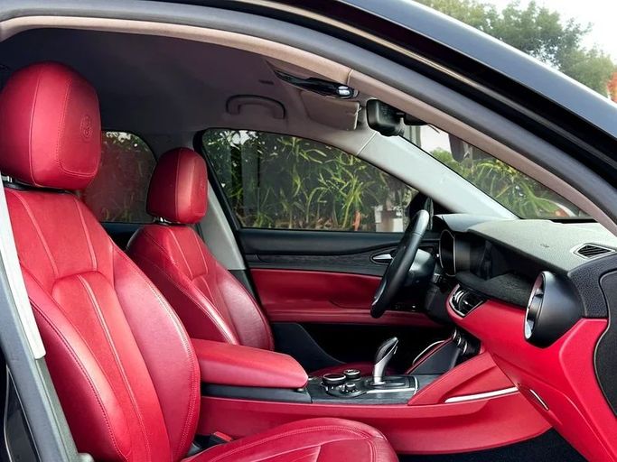 Подержанный Alfa Romeo Stelvio I, 2.0 л, 2019 в Дубае от Andaleeb Cars Черный цвет. GCC | AUTO.AE