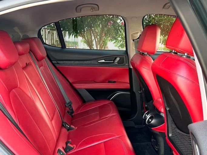 Подержанный Alfa Romeo Stelvio I, 2.0 л, 2019 в Дубае от Andaleeb Cars Черный цвет. GCC | AUTO.AE