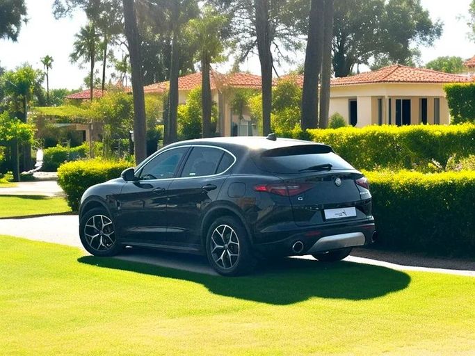 Подержанный Alfa Romeo Stelvio I, 2.0 л, 2019 в Дубае от Andaleeb Cars Черный цвет. GCC | AUTO.AE