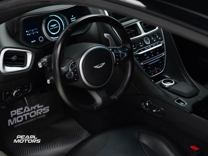 Подержанный Aston Martin DB11 I, 4.0 л, 2020 в Дубае от Pearl Motors Черный цвет. Европейская | AUTO.AE