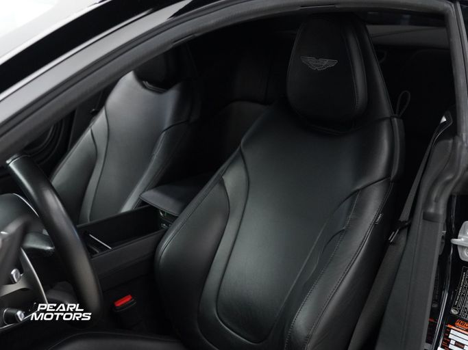 Подержанный Aston Martin DB11 I, 4.0 л, 2020 в Дубае от Pearl Motors Черный цвет. Европейская | AUTO.AE
