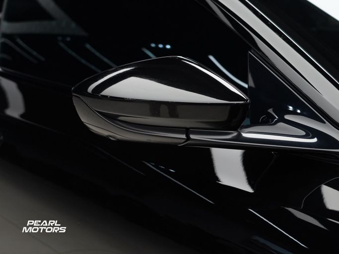 Подержанный Aston Martin DB11 I, 4.0 л, 2020 в Дубае от Pearl Motors Черный цвет. Европейская | AUTO.AE