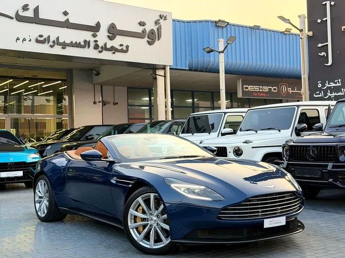 Used Aston Martin DB11 Volante I, 4.0 l, 2022 in Dubai by Auto Bank Motors, Navy Blue color. American Specs | AUTO.AE