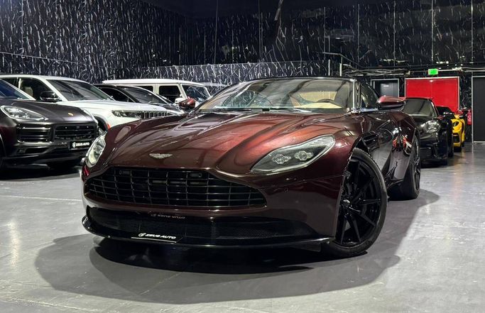 مستعملة Aston Martin DB11 AMR I, 5.2 l, 2018 في في دبي من Zeus Motors، اللون خمري. مواصفات الخليج | AUTO.AE | إعلان #229410