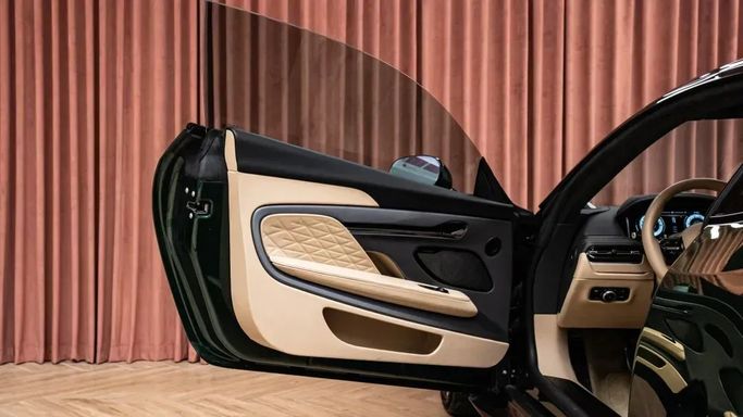 Подержанный Aston Martin DB12, 4.0 л, 2024 в Дубае от Automobili Motors Зеленый цвет. GCC | AUTO.AE